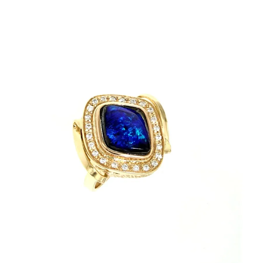 Anello in oro giallo con opale boulder e diamanti