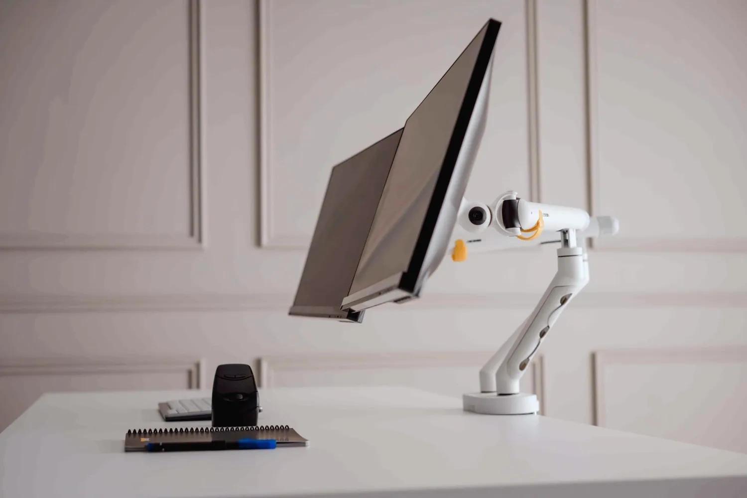 Braccio per monitor doppio Bakker Elkhuizen 35poll