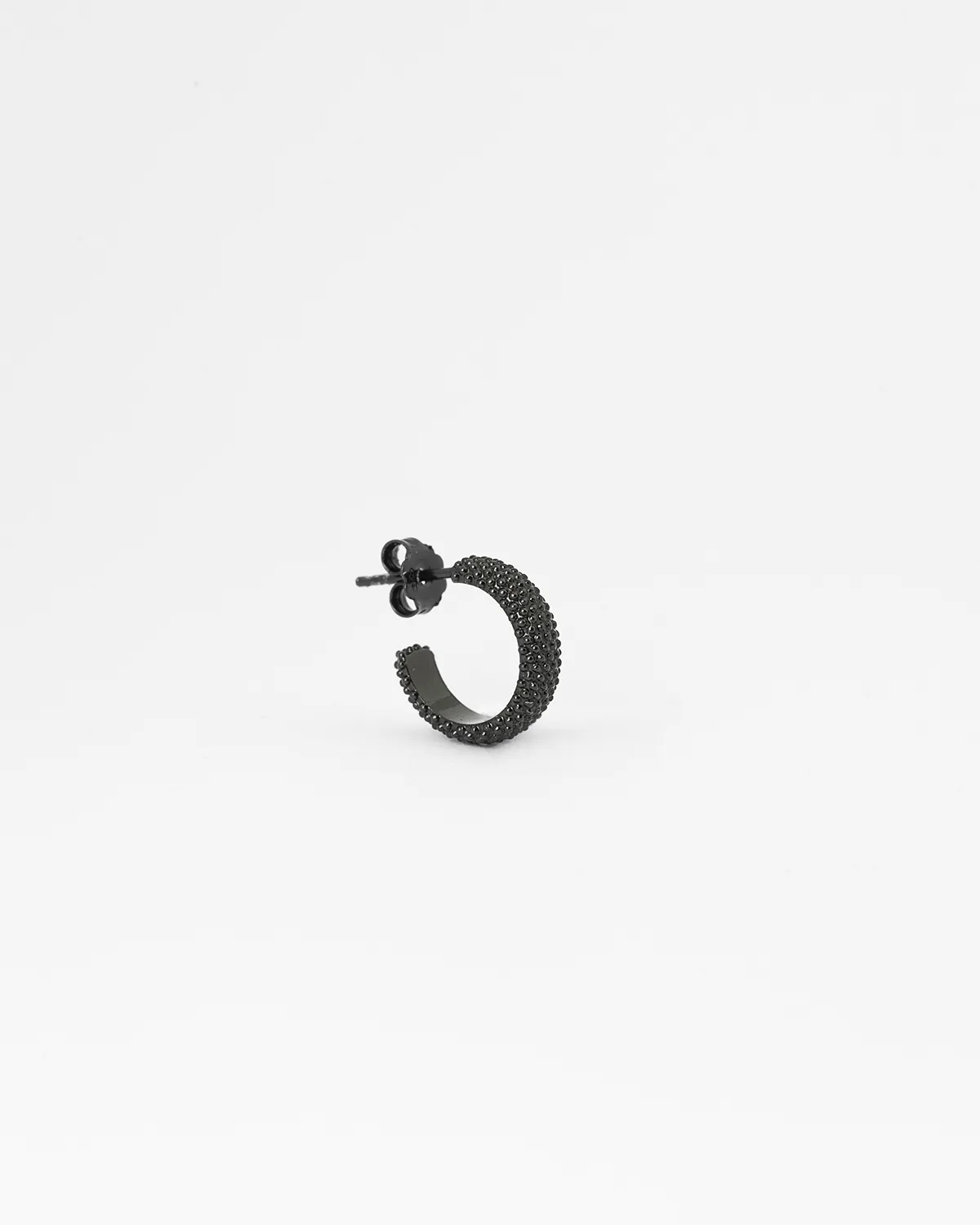 ORECCHINO A CERCHIO PICCOLO PUNTINATO TOTAL BLACK