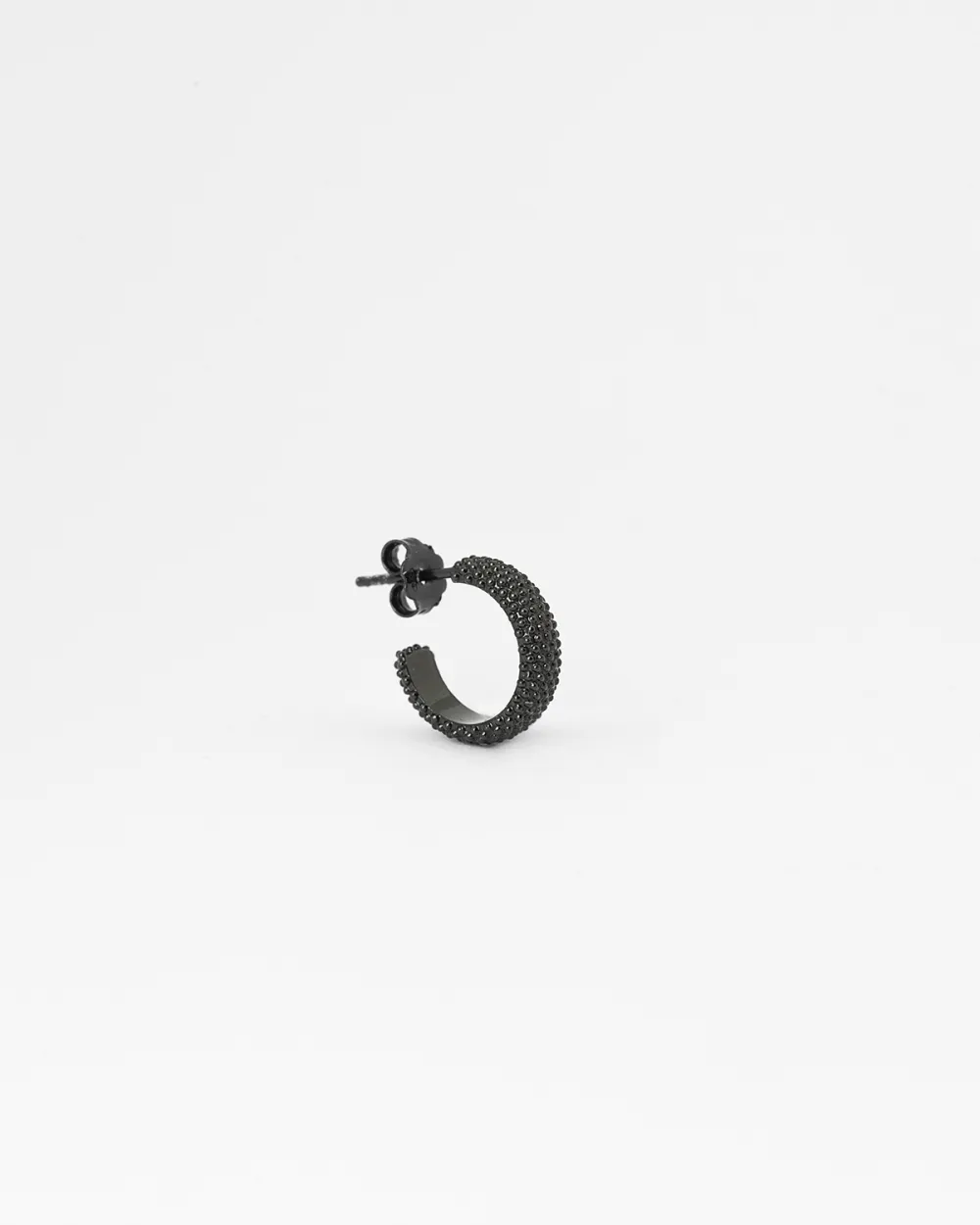 ORECCHINO A CERCHIO PICCOLO PUNTINATO TOTAL BLACK